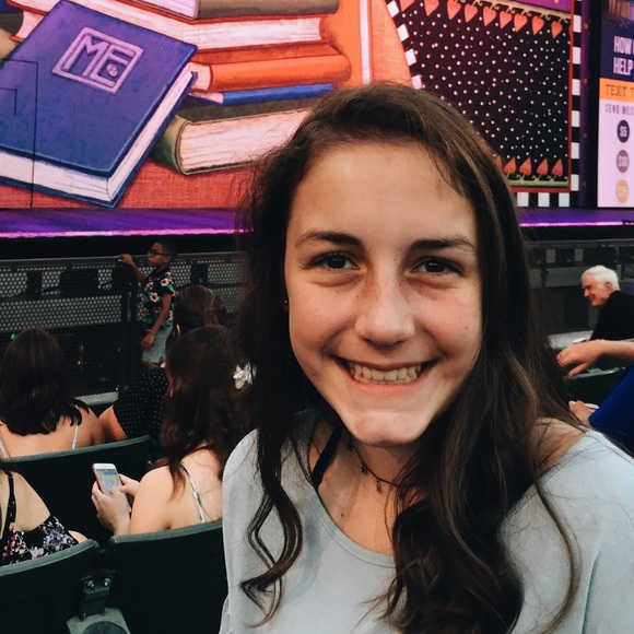 Meet your Posher, Brooke - Picture 1 of 1